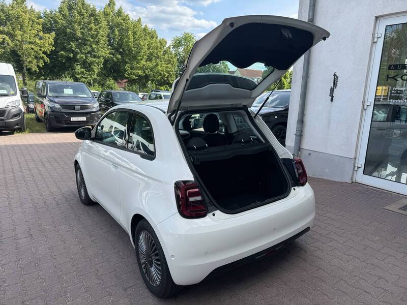 Fahrzeugabbildung 500e KOMFORT*SHZ*KAMERA*CARPLAY Bild 8 von 18