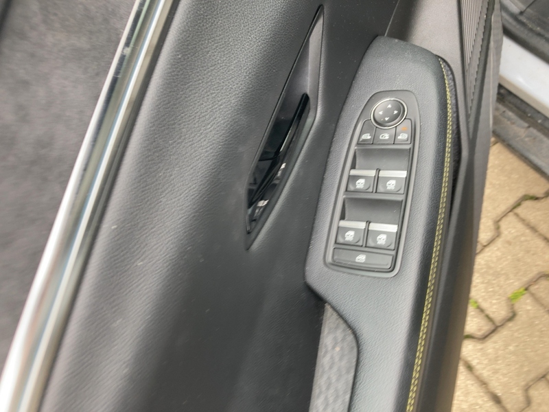 Fahrzeugabbildung Megane E-TECH TECHNO EV60 220 Bild 15 von 20