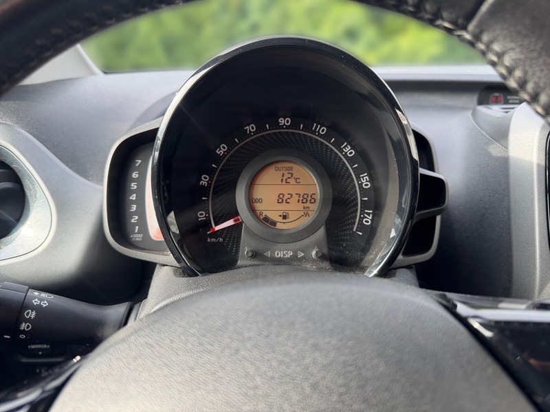 Fahrzeugabbildung Aygo *Rückfahrkamera* Bild 5 von 14