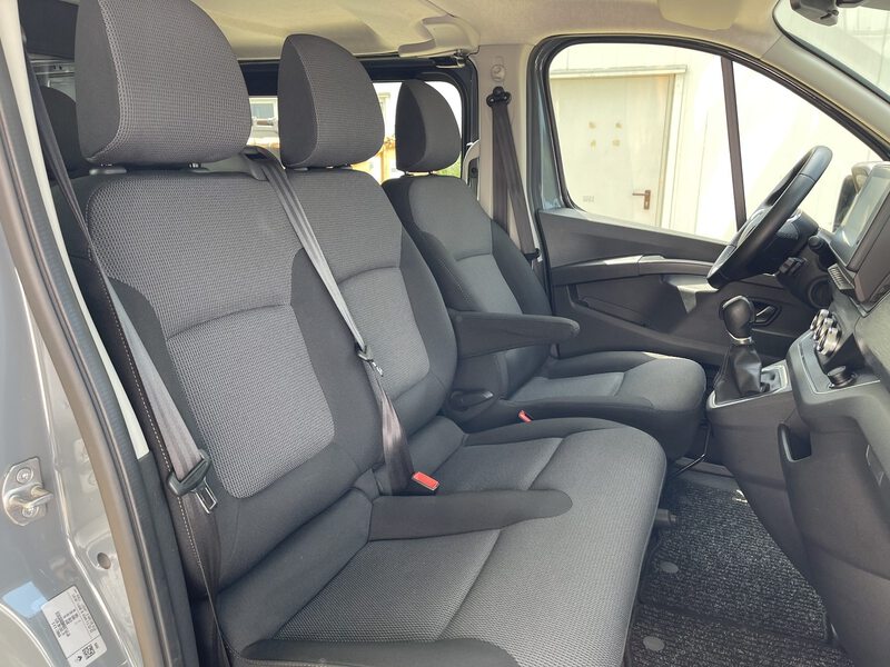 Fahrzeugabbildung Trafic L1H1 DOKA Komfort 3,0t dCi 150PS EDC Bild 13 von 46