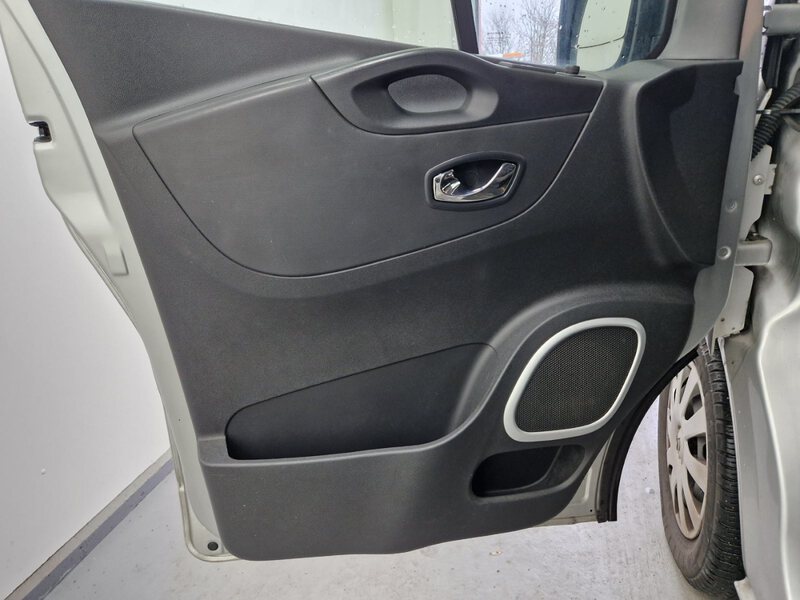 Fahrzeugabbildung Vivaro B Kasten 1.6 CDTI Biturbo L2H1 2.9t AHK Bild 30 von 33