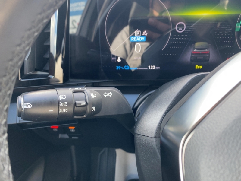 Fahrzeugabbildung Megane E-TECH Iconic 100% elektrisch 218PS Bild 17 von 19