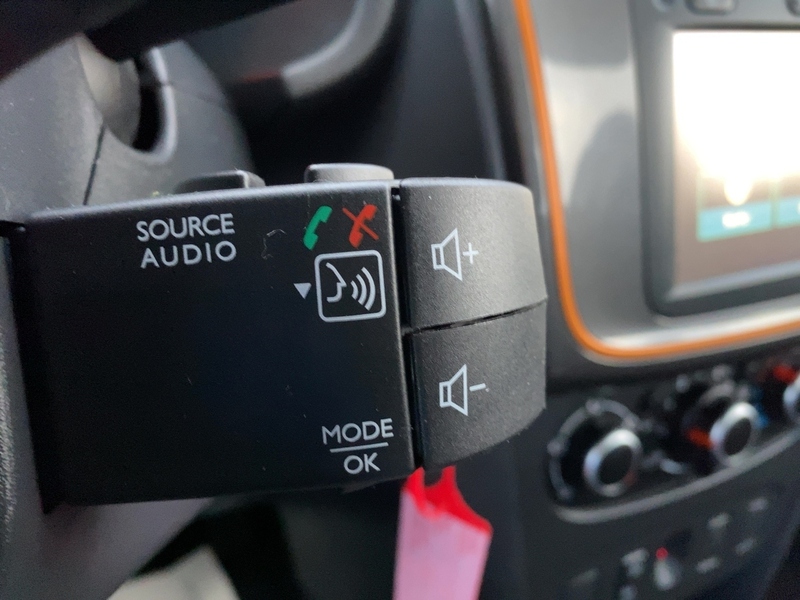 Fahrzeugabbildung Sandero Stepway Celebration TCe 90 Bild 18 von 21