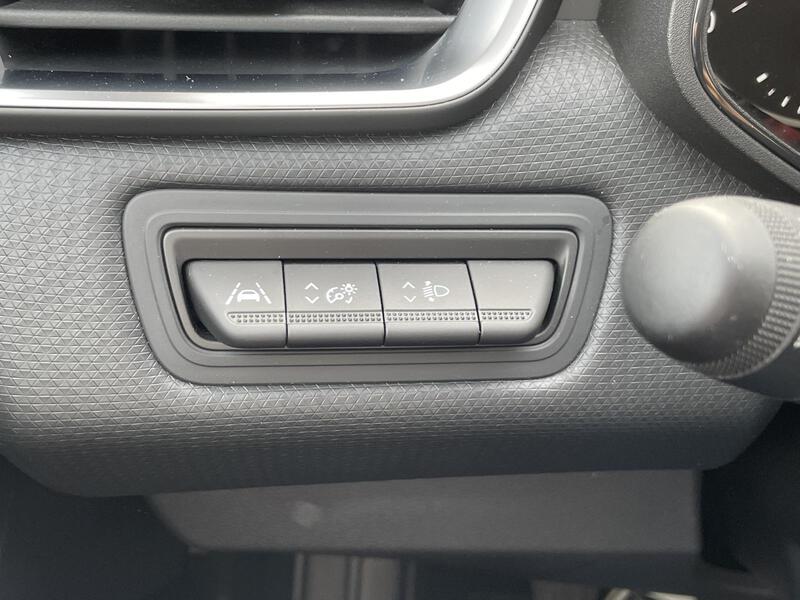 Fahrzeugabbildung Clio EQUILIBRE TCe 90 Bild 13 von 21