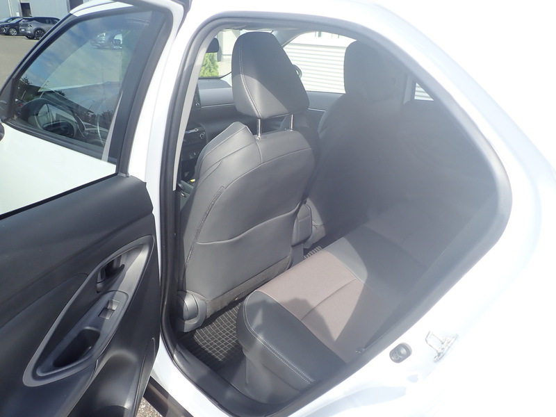 Fahrzeugabbildung Yaris Cross  1.5 Hybrid Elegant 4X2 Bild 8 von 20