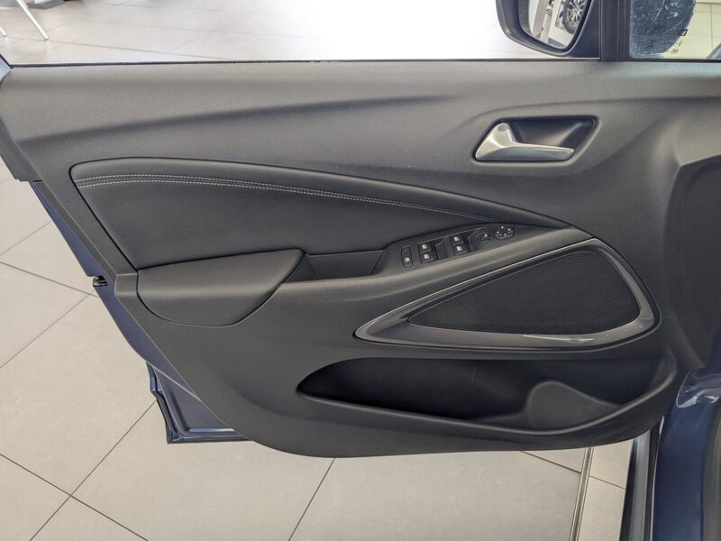 Fahrzeugabbildung Crossland 1.2 Turbo Business Edition Navi Kamera Bild 32 von 34