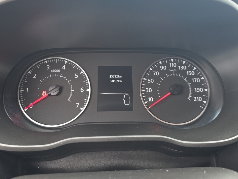 Fahrzeugabbildung Duster AHK Allrad Sitzheizung Navi Rückfahrkamera Bild 15 von 15
