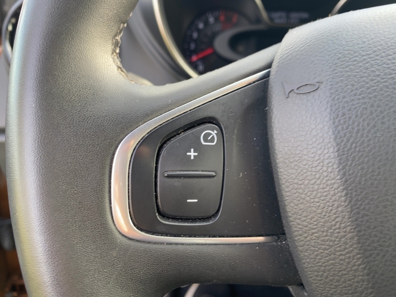 Fahrzeugabbildung Captur ABS Fahrerairbag ESP SERVO Bild 15 von 20