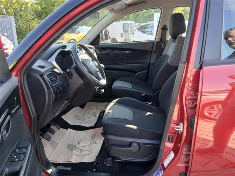 Mahindra KUV100