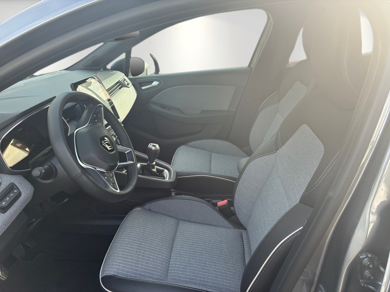 Fahrzeugabbildung Clio Navi Klima RFK SHZ Bild 8 von 17