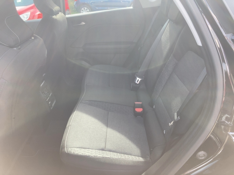 Fahrzeugabbildung Captur BUSINESS EDITIO Bild 9 von 18
