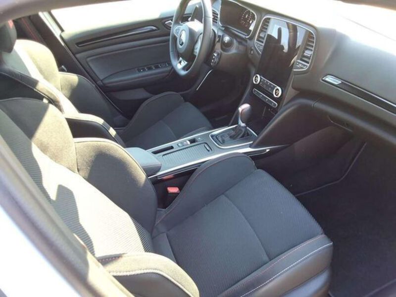 Fahrzeugabbildung Megane TCe 300 EDC/BOSE/KAMERA/PDC Bild 10 von 15