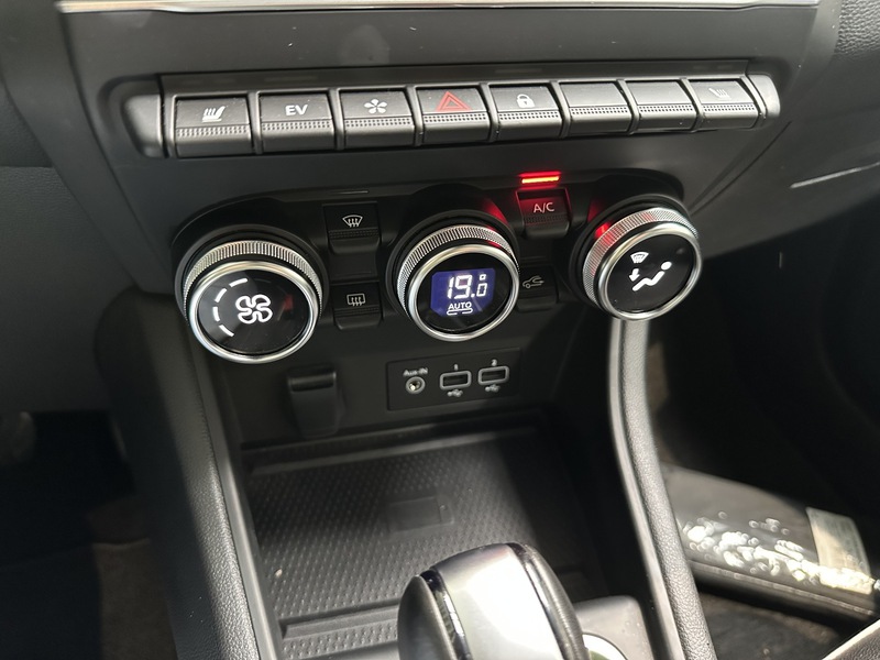 Fahrzeugabbildung Captur INTENS E-TECH Plug-in 160  Bild 45 von 50