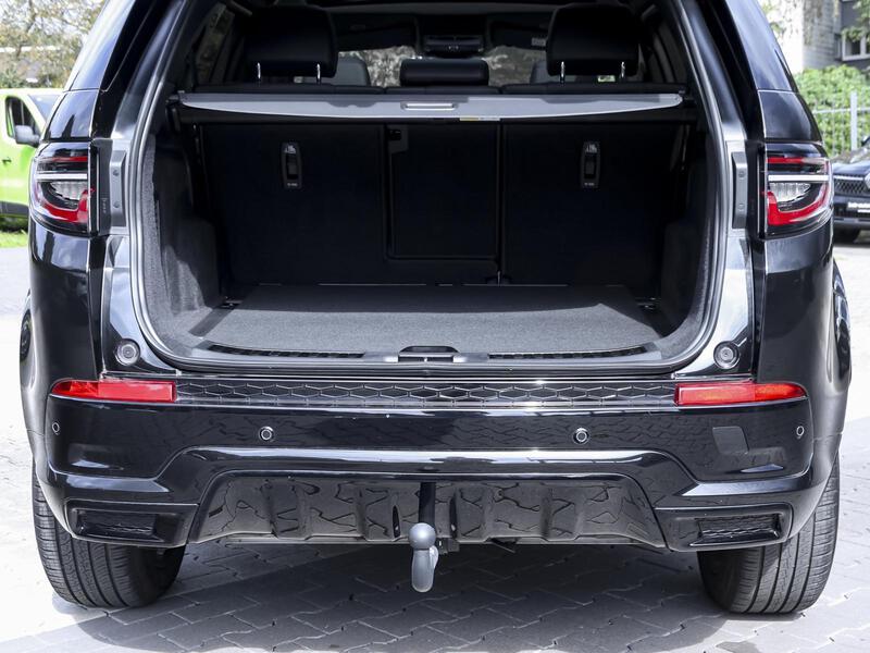 Fahrzeugabbildung Discovery Sport BLACK-PACK PANO Bild 11 von 20