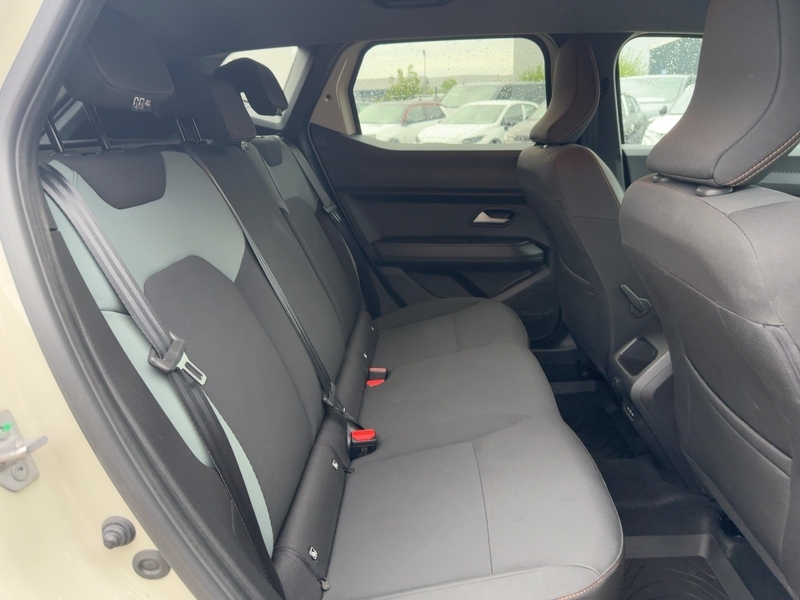 Fahrzeugabbildung Duster Extreme TCe 130 *GJR*SHZ*KAMERA*KLIMAAUTO.* Bild 12 von 15