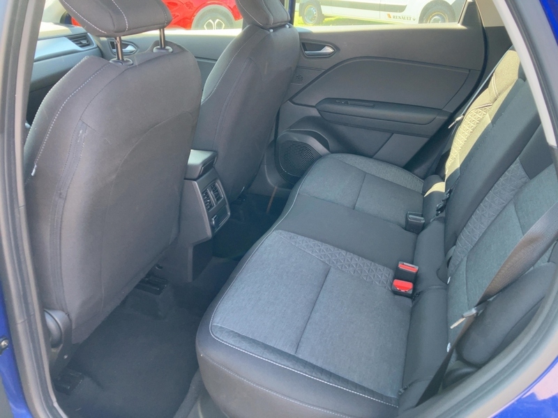 Fahrzeugabbildung Captur EVOLUTION TCe 140 EDC Bild 8 von 17