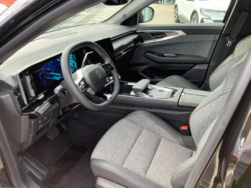 Fahrzeugabbildung Espace Full Hybrid E-Tech 200 Techno Bild 8 von 19