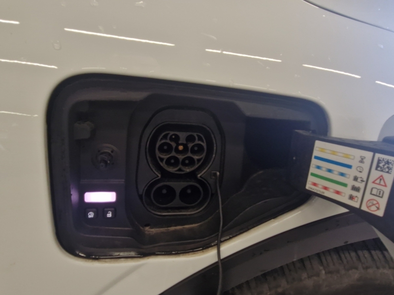 Fahrzeugabbildung Megane E-TECH 100% elektrisch Evolution Paket Bild 6 von 20