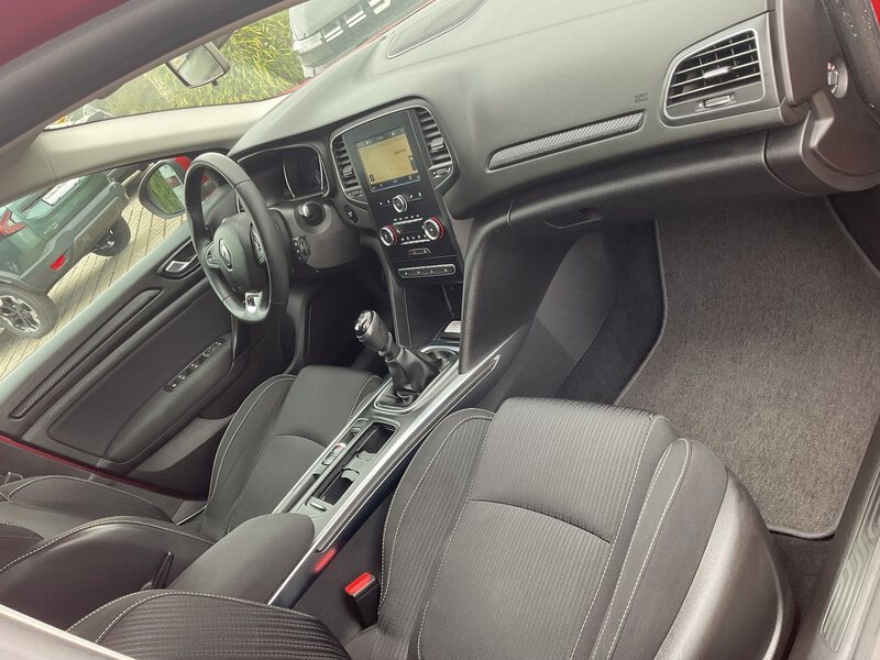 Fahrzeugabbildung Megane Limited 1.3 TCe 115 Bild 16 von 16