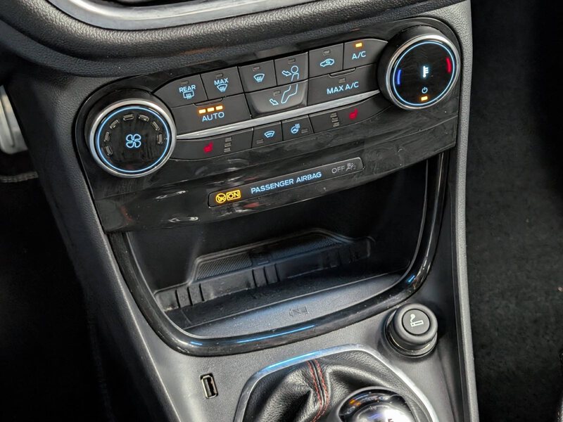 Fahrzeugabbildung Puma 1.0 EcoBoost MHEV ST-Line X Schiebedach Bild 18 von 42