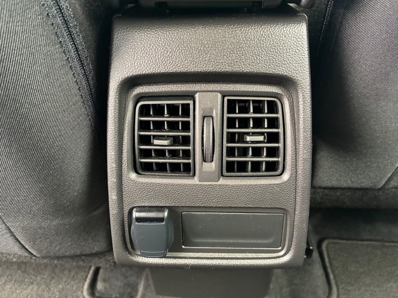 Fahrzeugabbildung Captur +Automatik+PDC+ Bild 46 von 47