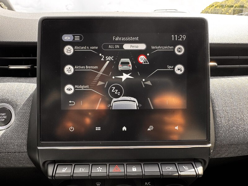 Fahrzeugabbildung Clio WINTER+360CAM Bild 21 von 21