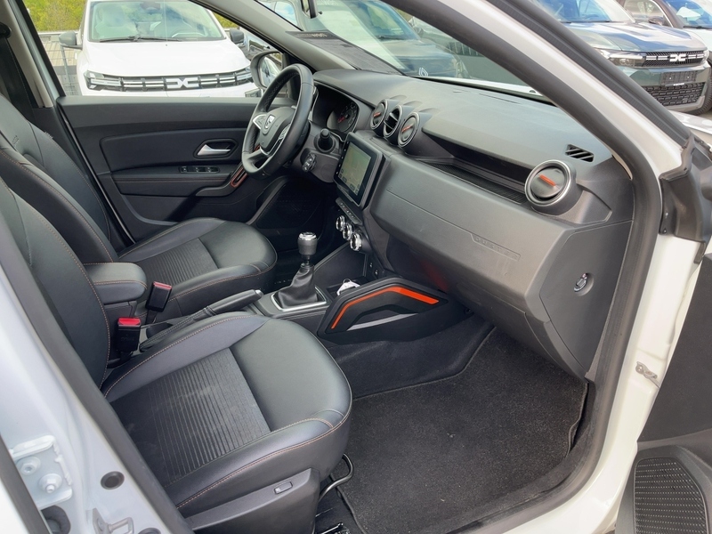 Fahrzeugabbildung Duster SHZ Kamera Bild 10 von 16