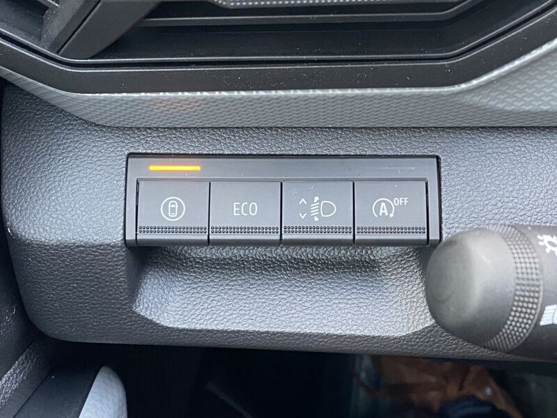 Fahrzeugabbildung Duster Duster Essential ECO-G 100 Bild 12 von 15