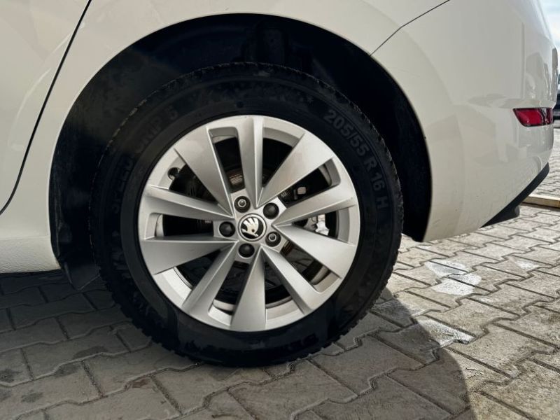 SKODA Scala 2020 — imagine 33