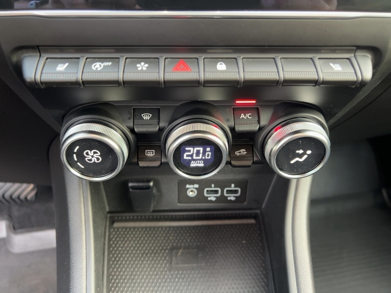 Fahrzeugabbildung Captur 1.3 TCe 140 Intens Bild 14 von 20