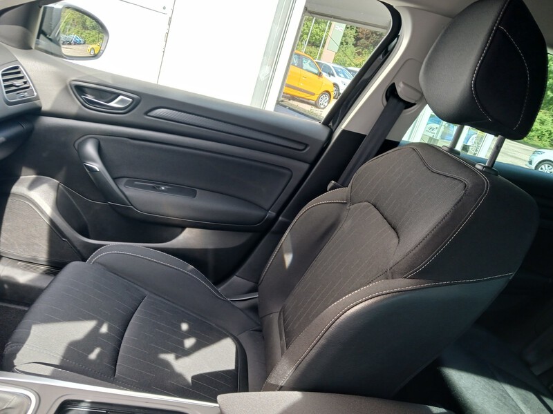 Fahrzeugabbildung Megane Grandtour Limited Deluxe TCe 140 MT  Bild 28 von 29