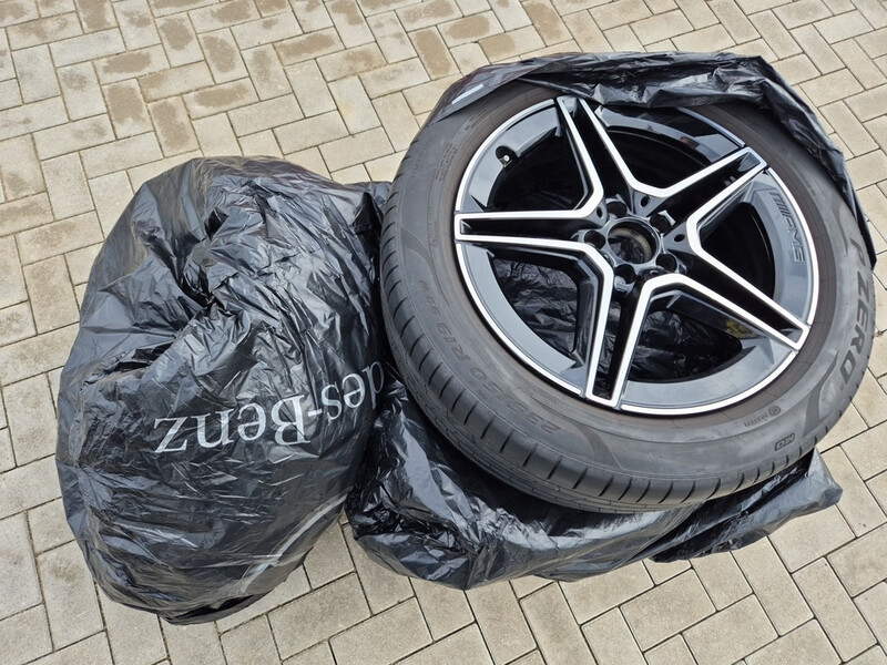 Mercedes-Benz GLB 220