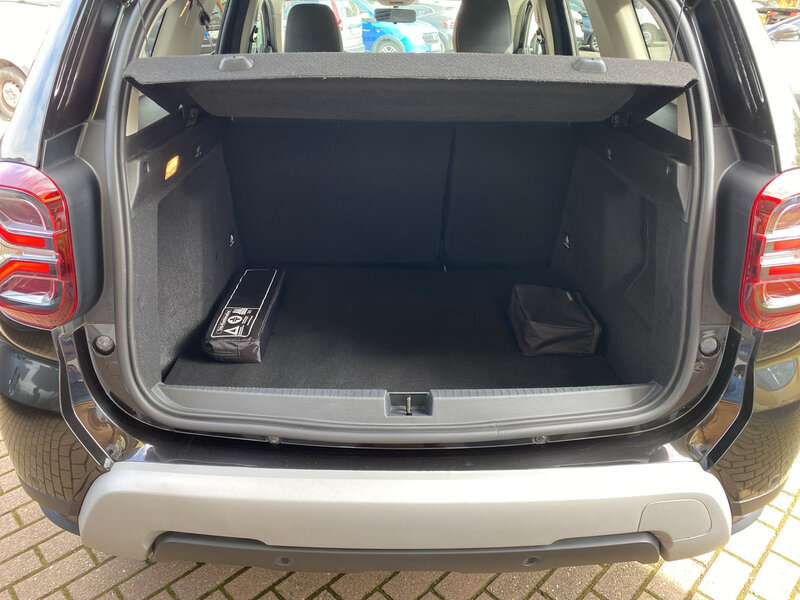 Fahrzeugabbildung Duster Scheckheft 360° Navi PDC Bild 8 von 20