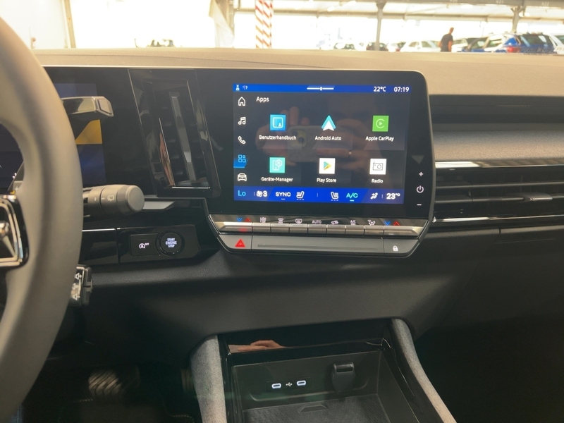 Fahrzeugabbildung Austral EVOLUTION MILD HYBRID 160 AUTOMATIK Bild 12 von 20
