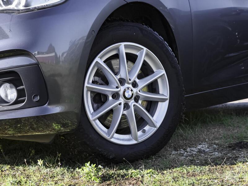 Fahrzeugabbildung 218 Active Tourer NAVI SHZ PDC BT AHK Bild 9 von 15