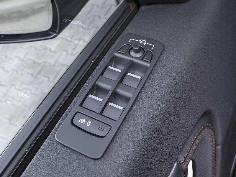 Fahrzeugabbildung Discovery Sport BLACK-PACK PANO Bild 18 von 20