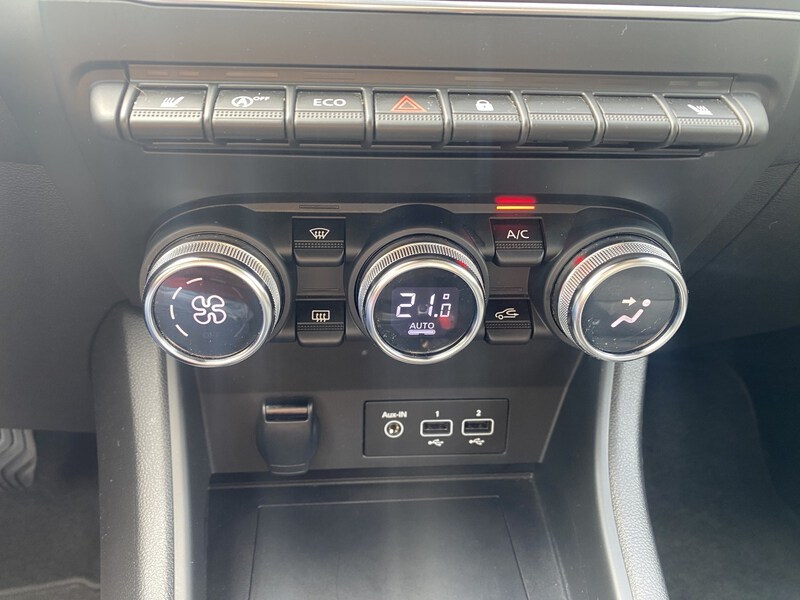 Fahrzeugabbildung Captur EQUILIBRE TCe 140 Bild 15 von 18