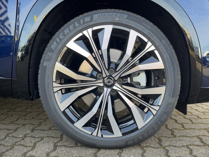 Fahrzeugabbildung Espace Iconic E-Tech 200 Full Hybrid Bild 7 von 13