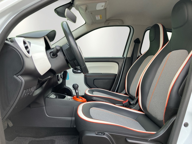 Fahrzeugabbildung Twingo *SHZ/Rückfahrkamera Bild 8 von 17