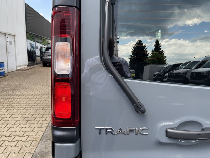 Fahrzeugabbildung Trafic L1H1 DOKA Komfort 3,0t dCi 150PS EDC Bild 24 von 46
