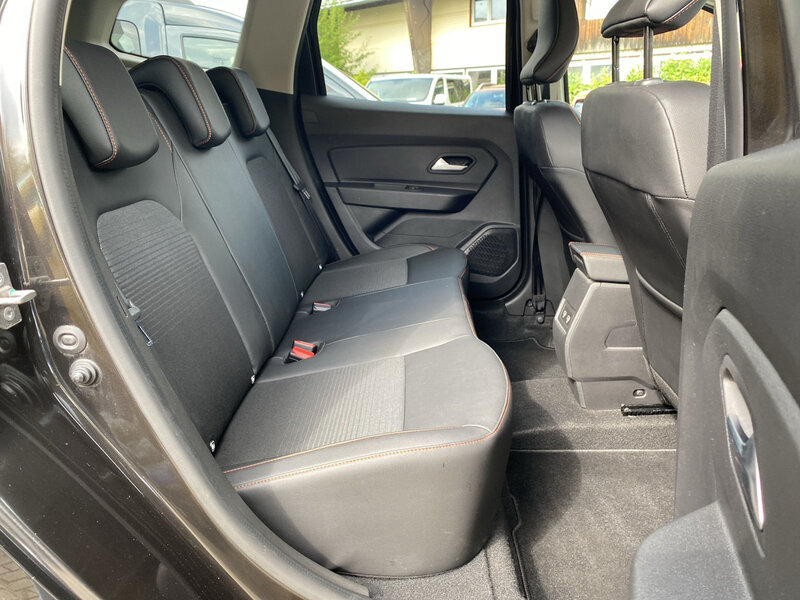 Fahrzeugabbildung Duster Scheckheft 360° Navi PDC Bild 12 von 20