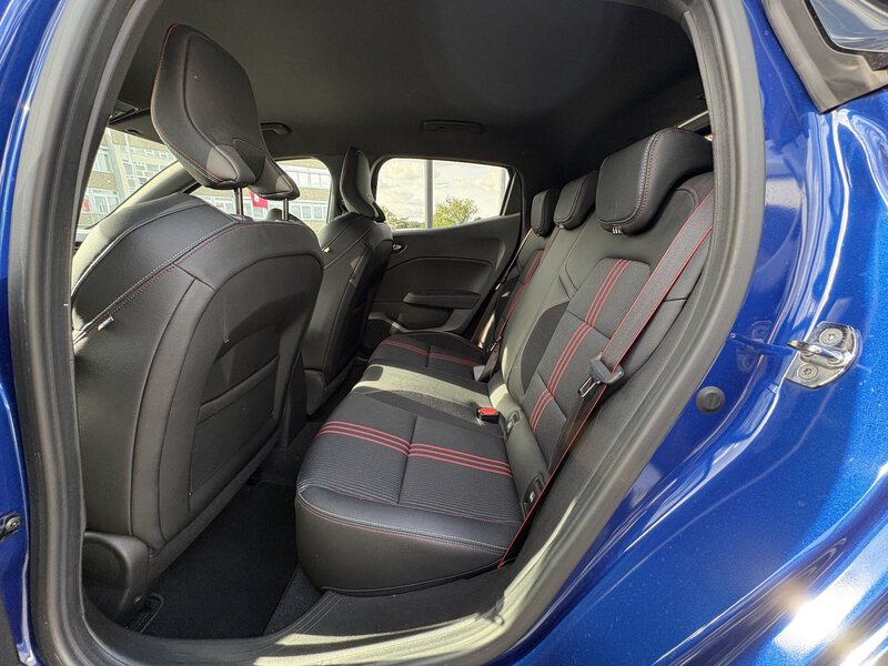 Fahrzeugabbildung Clio V 1.0 TCe 100 Intens Bild 12 von 18