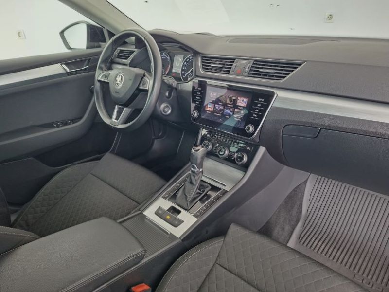 SKODA Superb 2020 — imagine 37