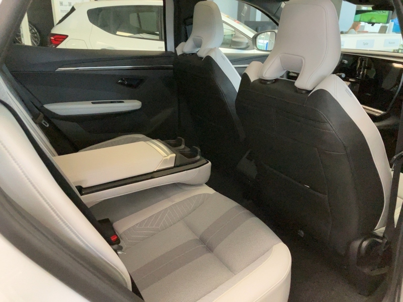 Fahrzeugabbildung Scenic E-Tech 100% ele Iconic 220 Long Range Bild 8 von 13