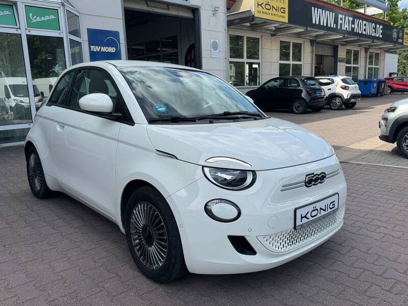 Fahrzeugabbildung 500e KOMFORT*SHZ*KAMERA*CARPLAY Bild 3 von 18