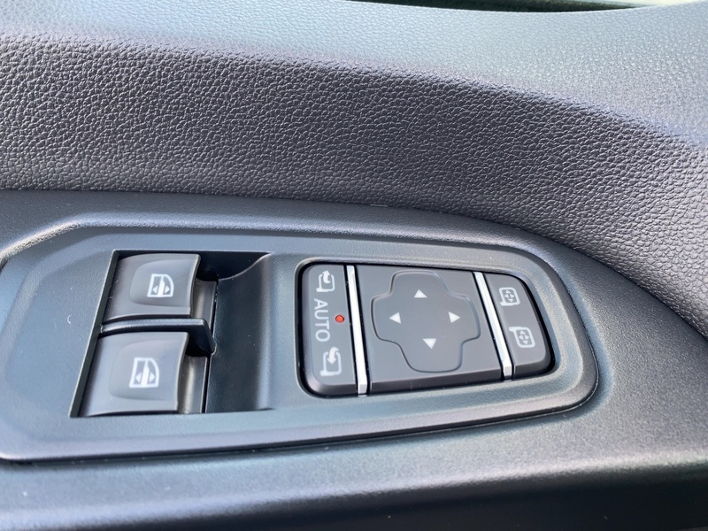 Fahrzeugabbildung Trafic Pkw Grand Entry Blue dCi 150 EDC Bild 13 von 21