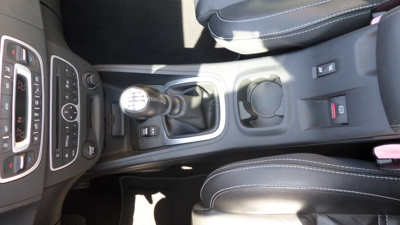 Fahrzeugabbildung Megane Tempomat Parkbremse elektr. Lichtautomatik Bild 13 von 15