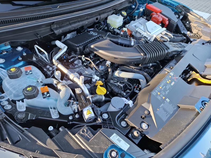 Fahrzeugabbildung Austral Techno Full Hybrid E-Tech 200 Bild 38 von 44