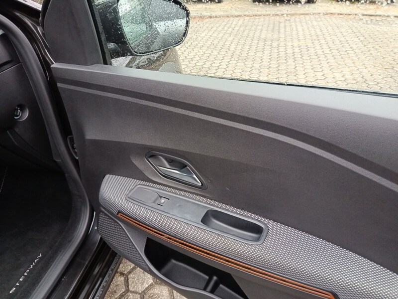Fahrzeugabbildung Sandero Stepway Comfort TCe 100 ECO-G Bild 17 von 17