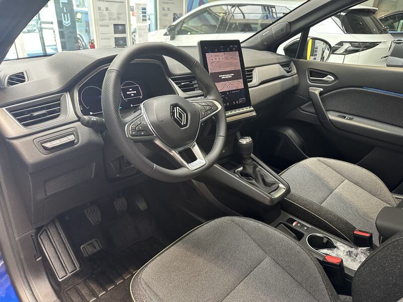 Fahrzeugabbildung Captur Techno 140 PS Mild Hybrid Bild 32 von 50